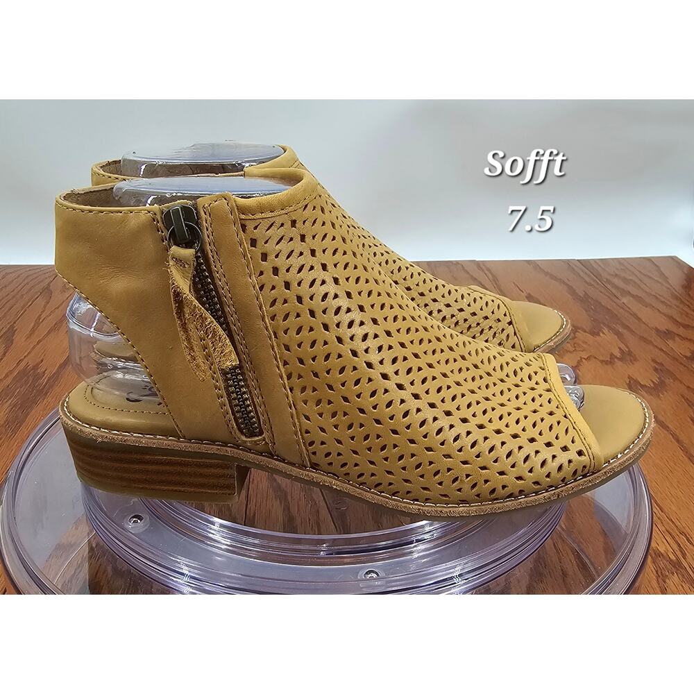 Sofft Natesa Perforated Open‎ Toe Sandal